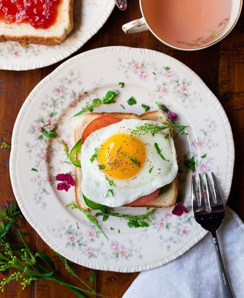 egg-sandwich-breakfast-food-plate-fork